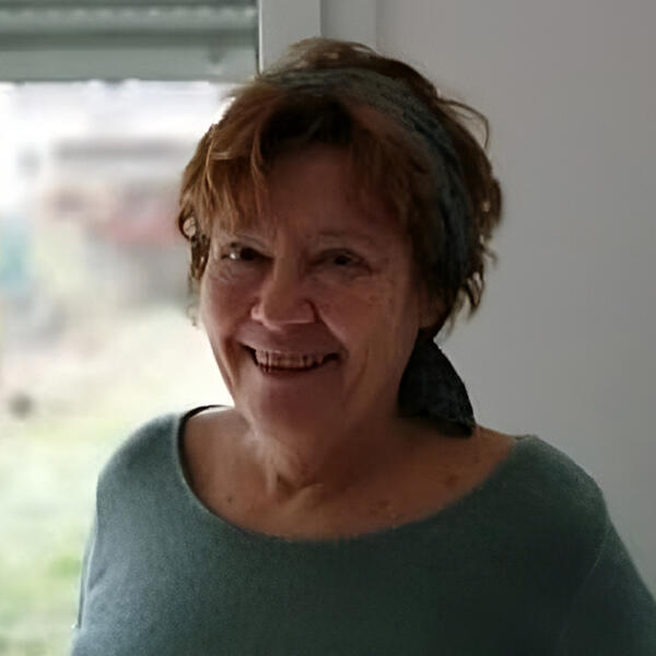 Béatrice avec un sourire, hypnose pour traverser le deuil, rupture, à Sélestat
